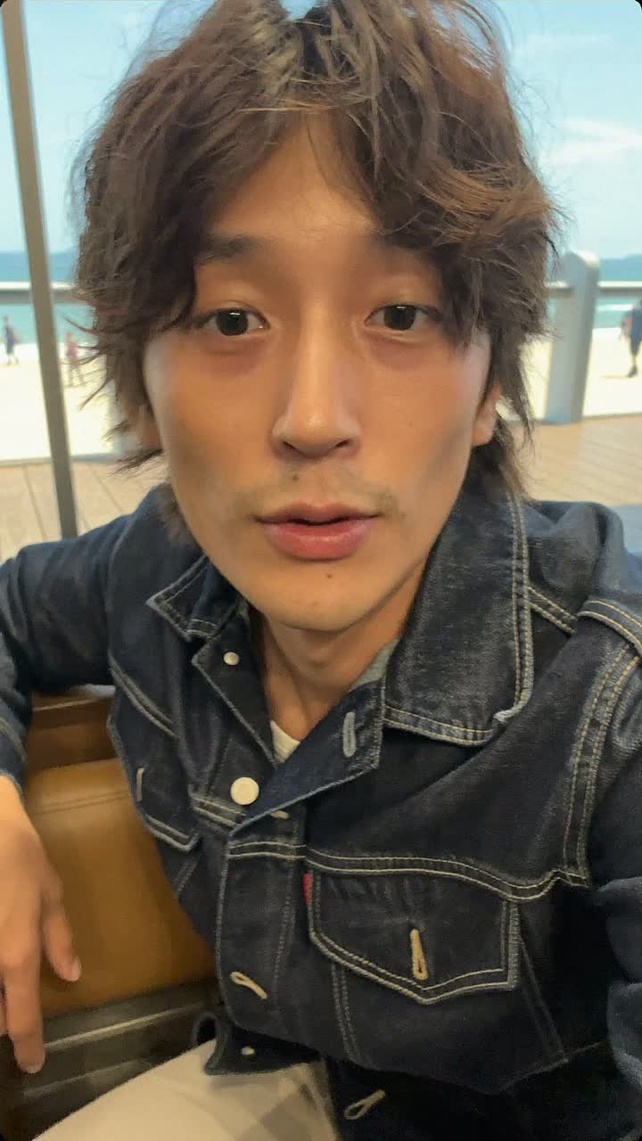 Kenji, 33-year-old Japanese man, wavy medium hair, wearing a denim jacket